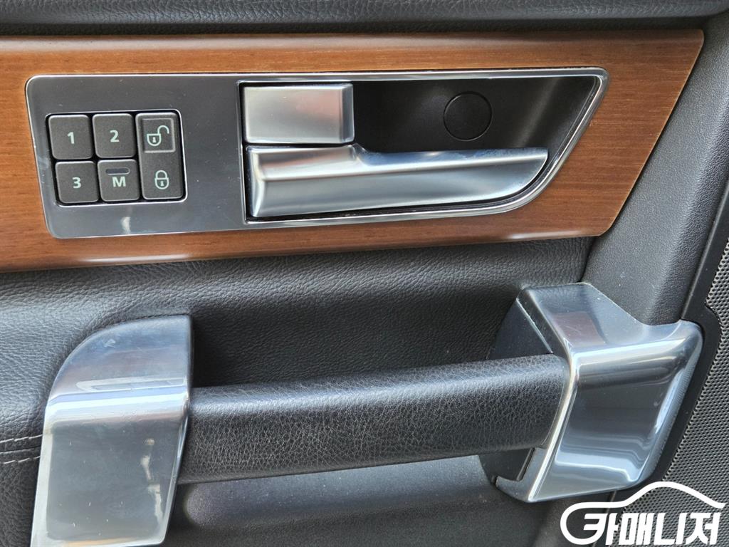 Land Rover Discovery Discovery 4 3.0 TDV6 HSE thumbnail 16