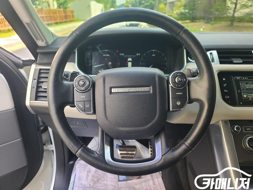 Land Rover Range Rover Sport Range Rover Sport 2nd Gen 3.0 SDV6 HSE Dynamic thumbnail 12