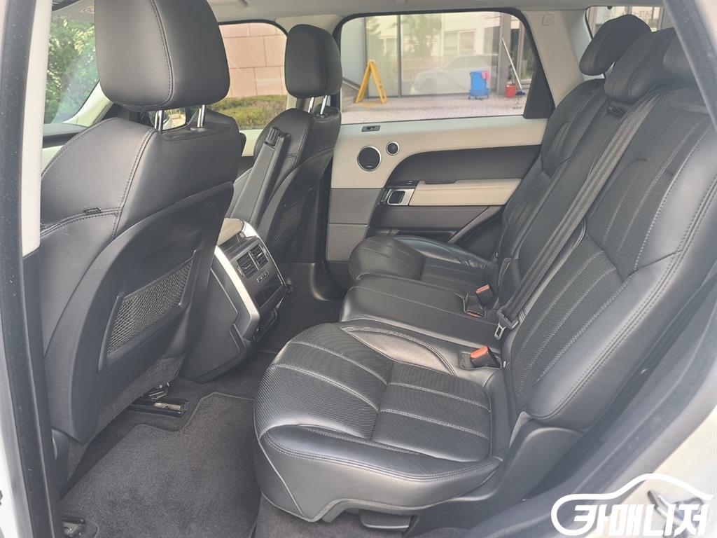 Land Rover Range Rover Sport Range Rover Sport 2nd Gen 3.0 SDV6 HSE Dynamic thumbnail 14