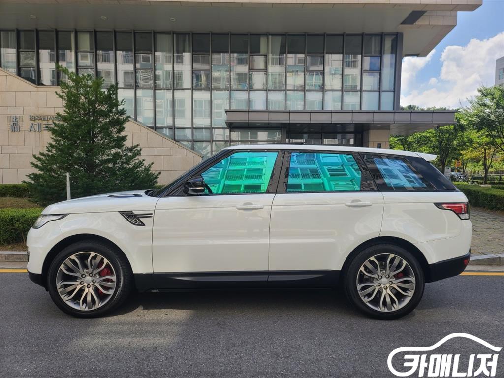 Land Rover Range Rover Sport Range Rover Sport 2nd Gen 3.0 SDV6 HSE Dynamic thumbnail 3