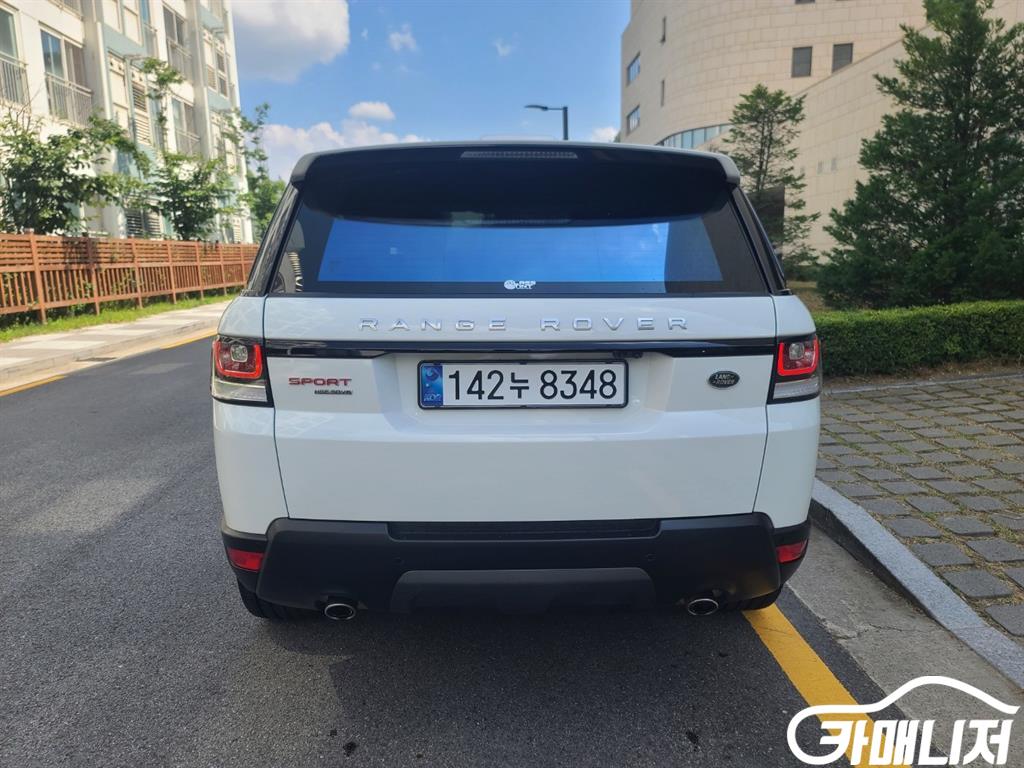 Land Rover Range Rover Sport Range Rover Sport 2nd Gen 3.0 SDV6 HSE Dynamic thumbnail 4