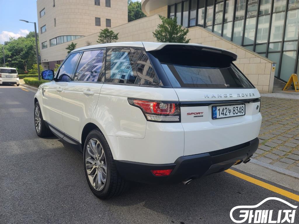 Land Rover Range Rover Sport Range Rover Sport 2nd Gen 3.0 SDV6 HSE Dynamic thumbnail 5