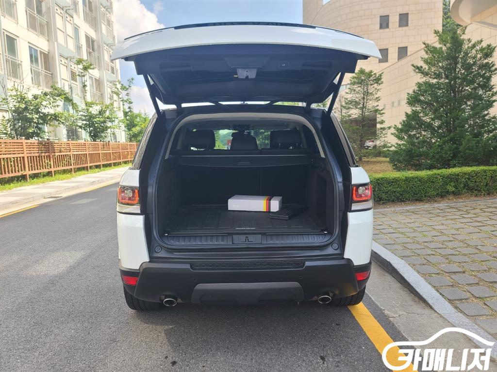 Land Rover Range Rover Sport Range Rover Sport 2nd Gen 3.0 SDV6 HSE Dynamic thumbnail 7