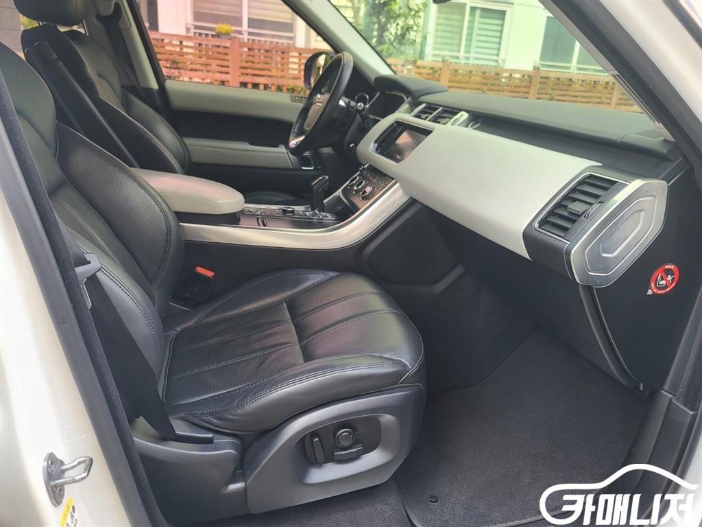 Land Rover Range Rover Sport Range Rover Sport 2nd Gen 3.0 SDV6 HSE Dynamic thumbnail 8