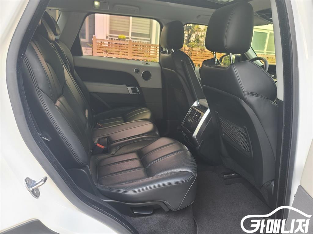 Land Rover Range Rover Sport Range Rover Sport 2nd Gen 3.0 SDV6 HSE Dynamic thumbnail 9