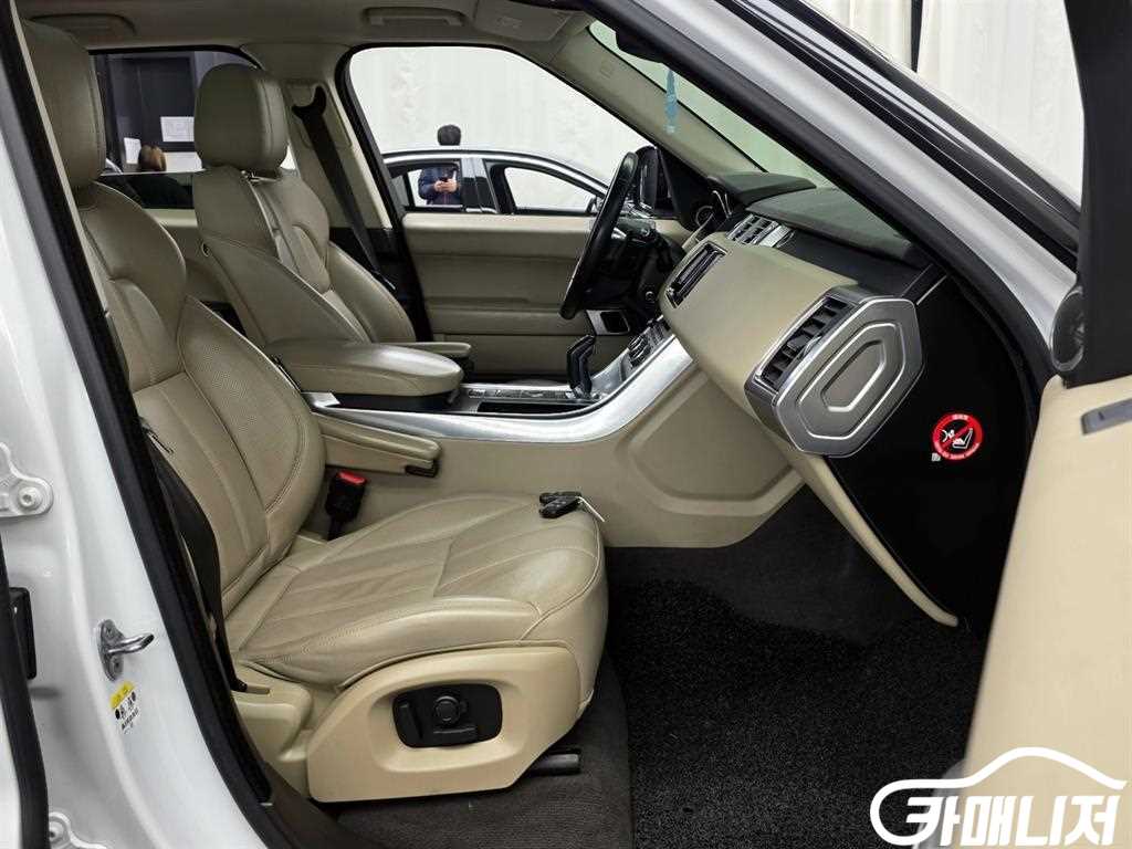 Land Rover Range Rover Sport Range Rover Sport 2nd Gen 3.0 SDV6 HSE thumbnail 11