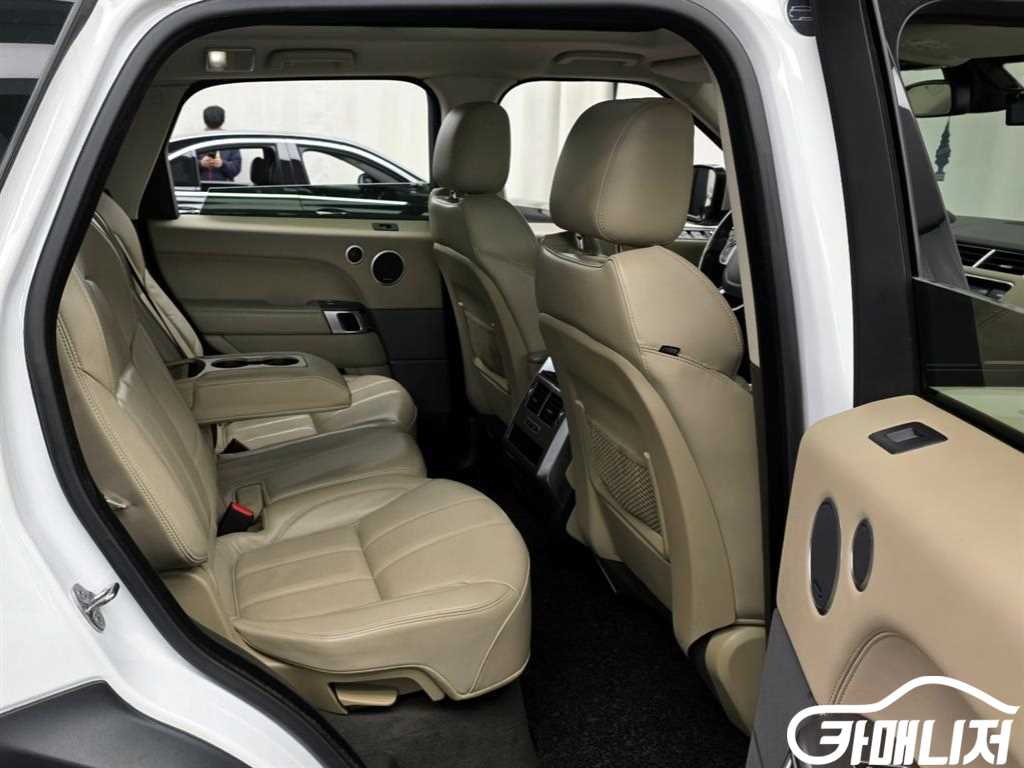 Land Rover Range Rover Sport Range Rover Sport 2nd Gen 3.0 SDV6 HSE thumbnail 12