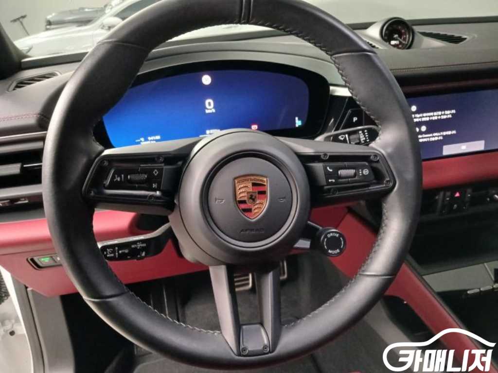 Porsche Macan Macan EV 4S thumbnail 10