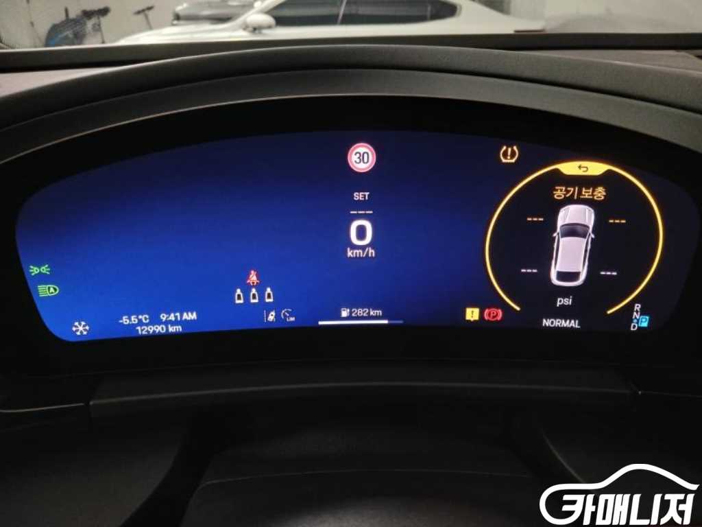 Porsche Macan Macan EV 4S thumbnail 11