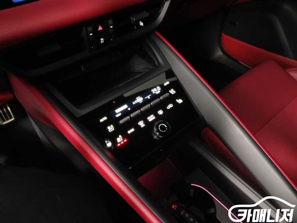 Porsche Macan Macan EV 4S thumbnail 14