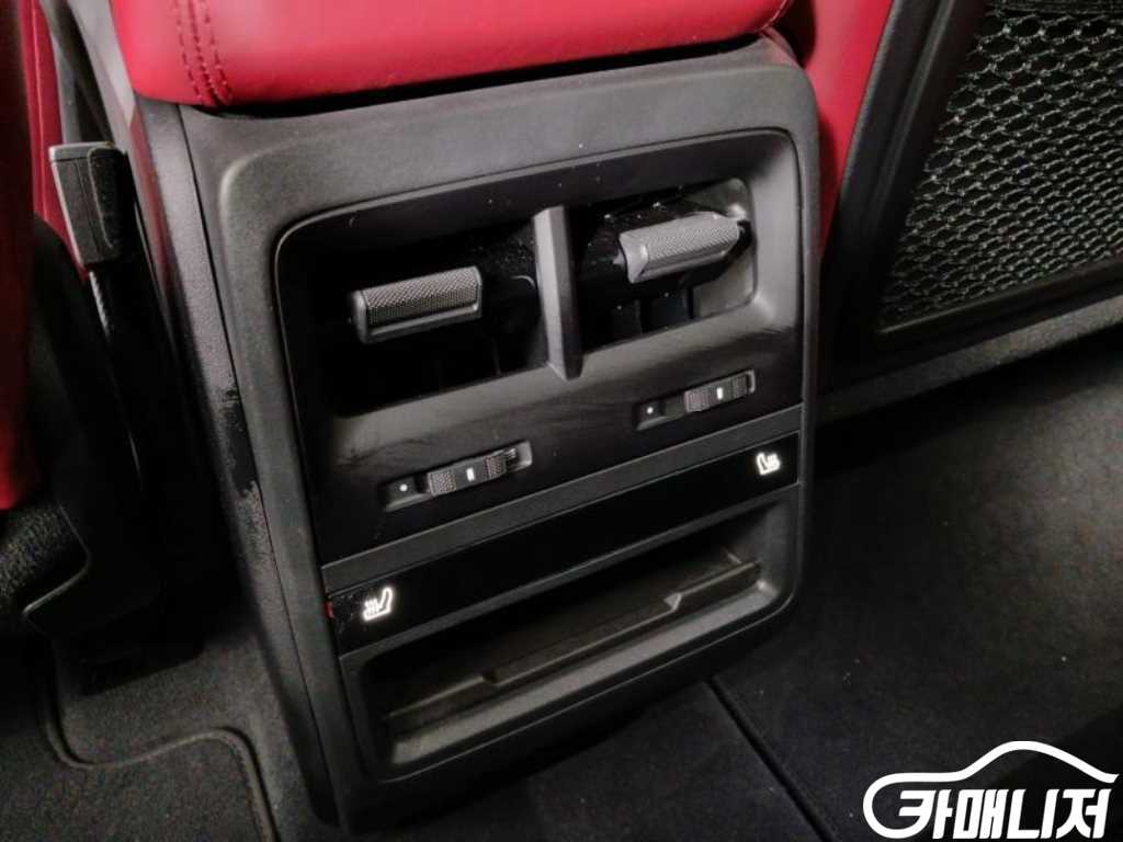 Porsche Macan Macan EV 4S thumbnail 16