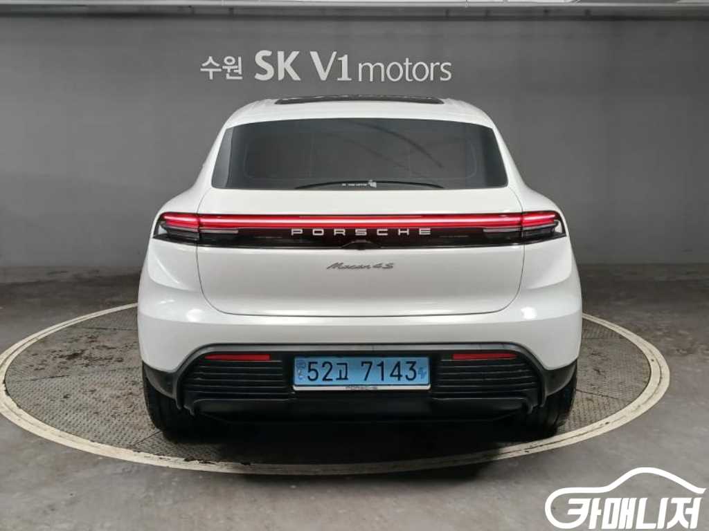 Porsche Macan Macan EV 4S thumbnail 2