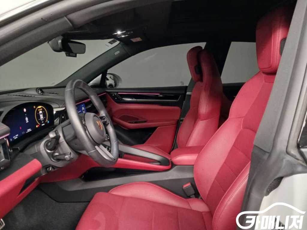 Porsche Macan Macan EV 4S thumbnail 6