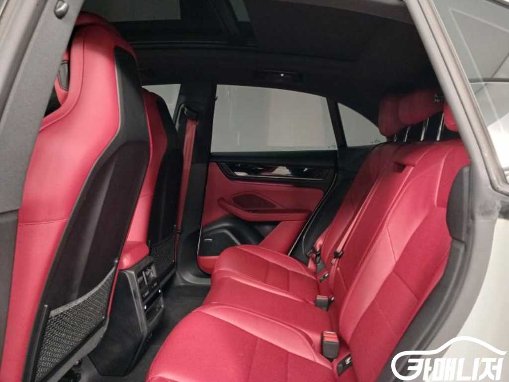 Porsche Macan Macan EV 4S thumbnail 7