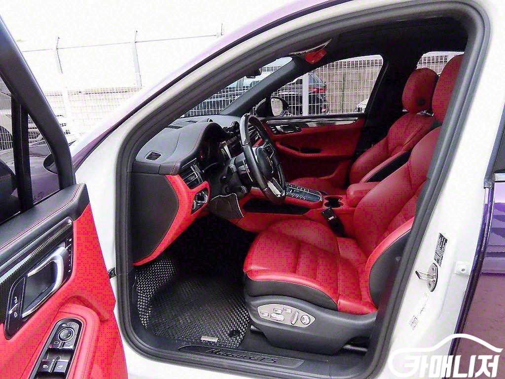 Porsche Macan Gasoline 2.9 GTS thumbnail 5