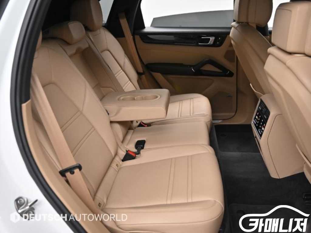 Porsche Cayenne 3.0 E-Hybrid thumbnail 12