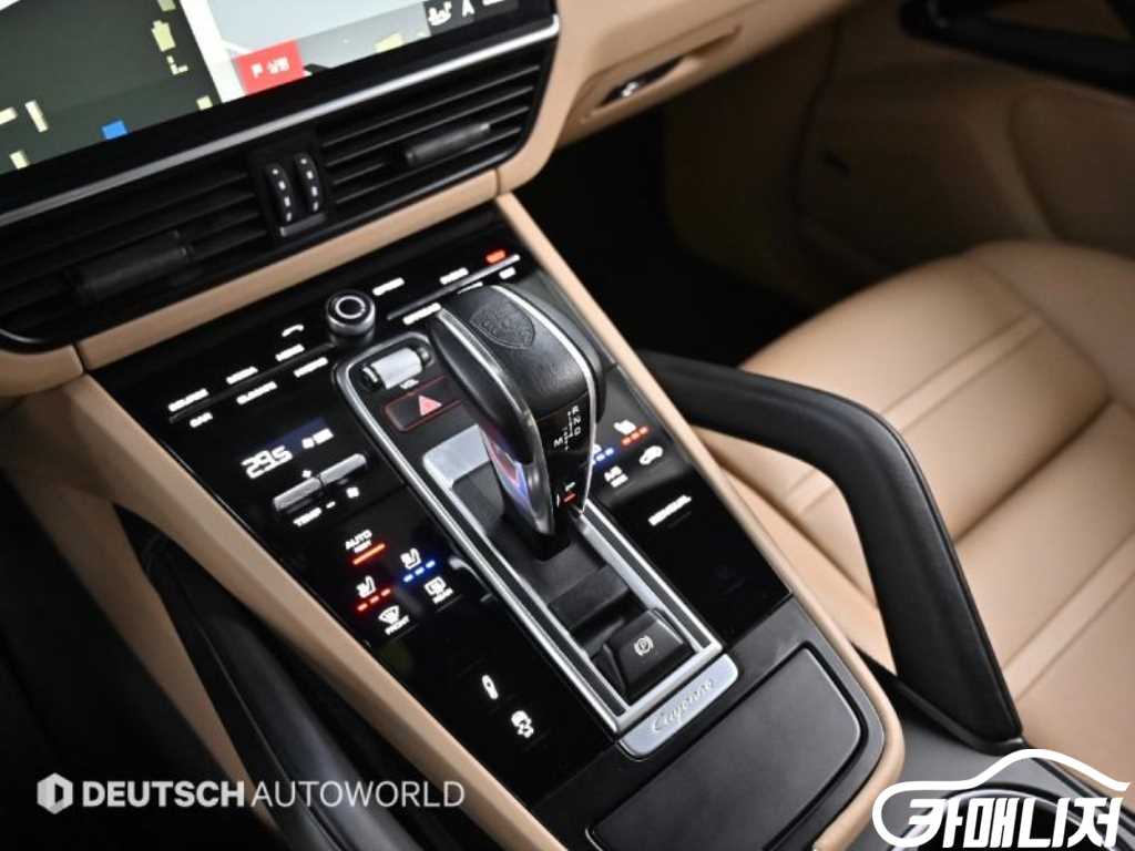 Porsche Cayenne 3.0 E-Hybrid thumbnail 18