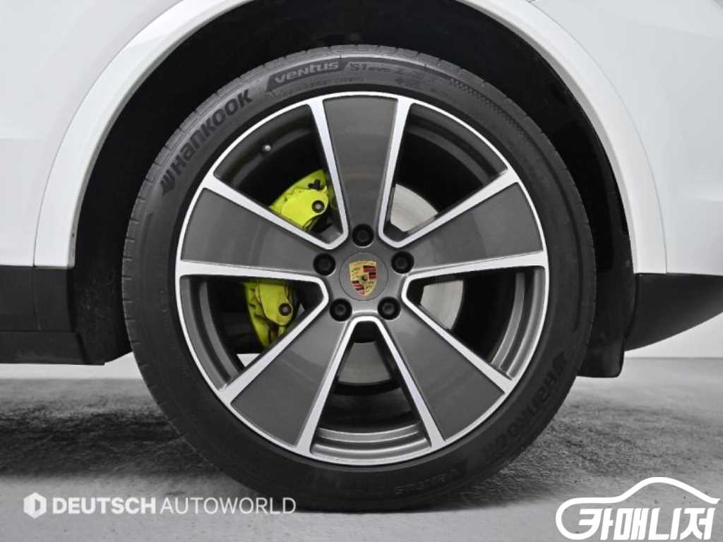 Porsche Cayenne 3.0 E-Hybrid thumbnail 5