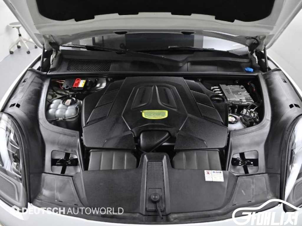 Porsche Cayenne 3.0 E-Hybrid thumbnail 6