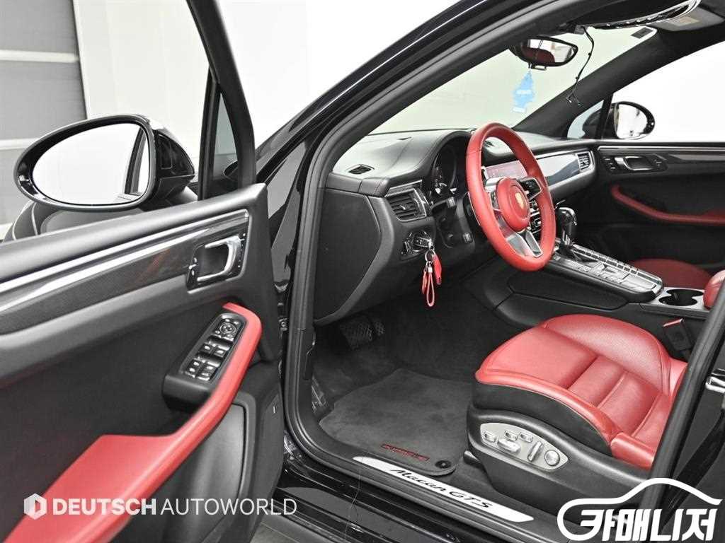 Porsche Macan Gasoline 3.0 GTS thumbnail 11