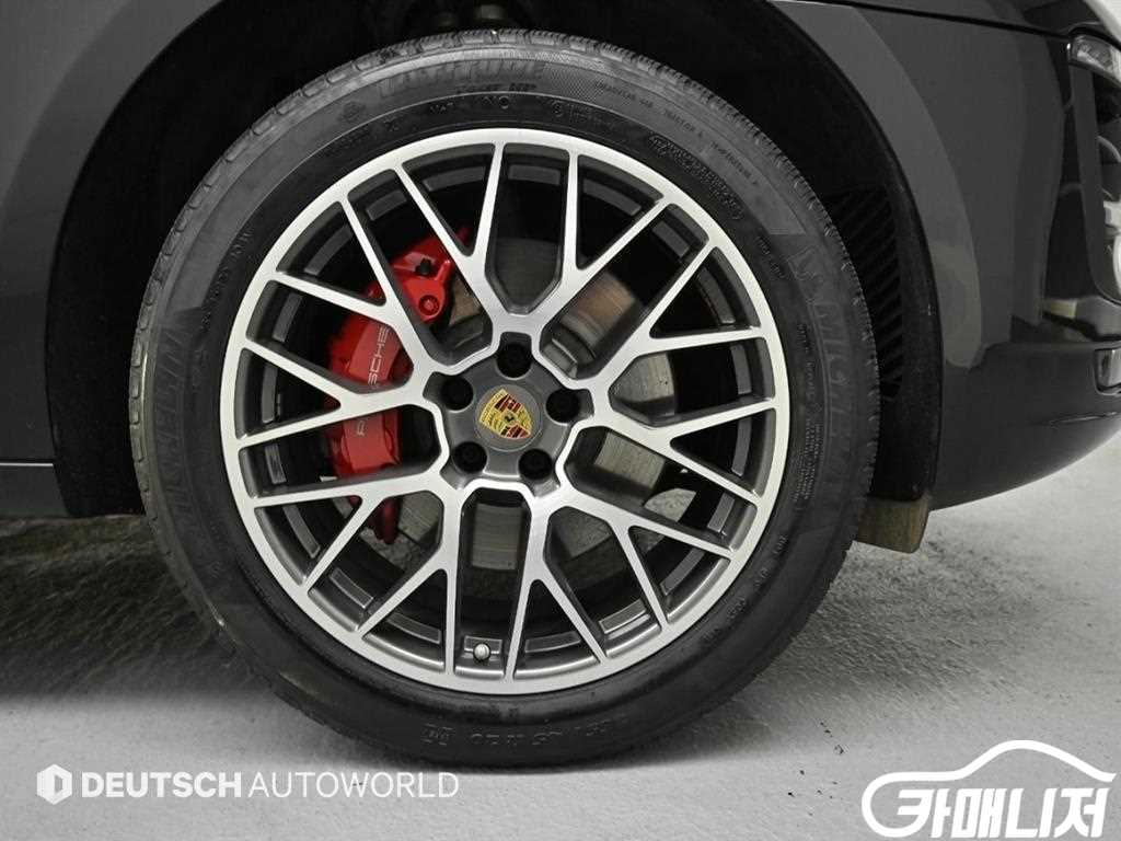 Porsche Macan Gasoline 3.0 GTS thumbnail 19