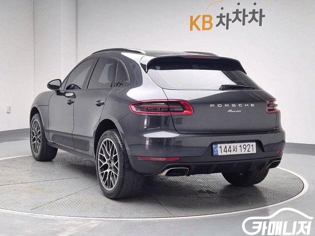 Porsche Macan Gasoline 2.0 thumbnail 2