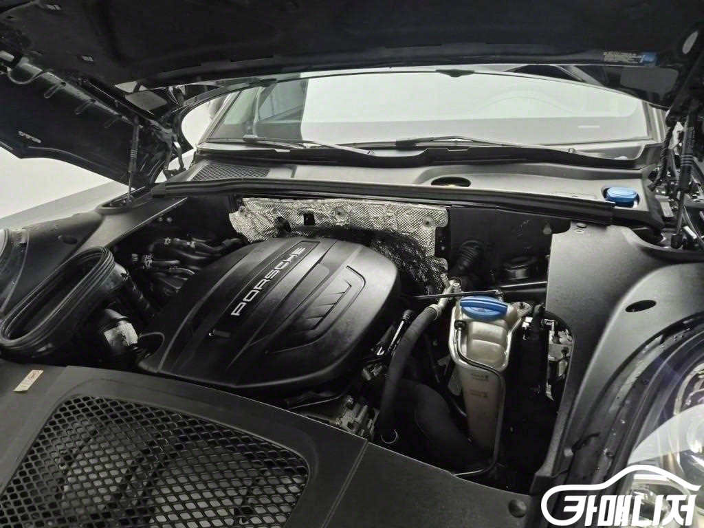 Porsche Macan Gasoline 2.0 thumbnail 5