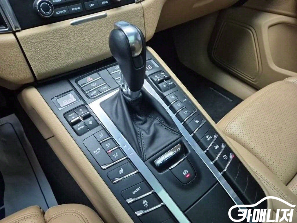 Porsche Macan Gasoline 2.0 thumbnail 8