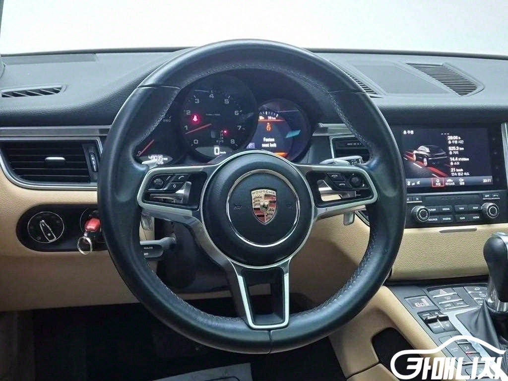 Porsche Macan Gasoline 2.0 thumbnail 9
