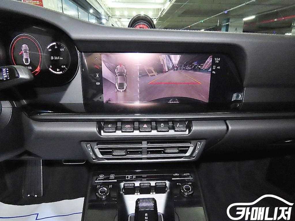 Porsche 911 Carrera 4 GTS thumbnail 11