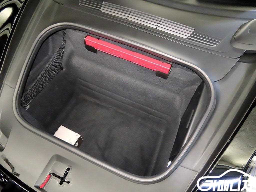 Porsche 911 Carrera 4 GTS thumbnail 18