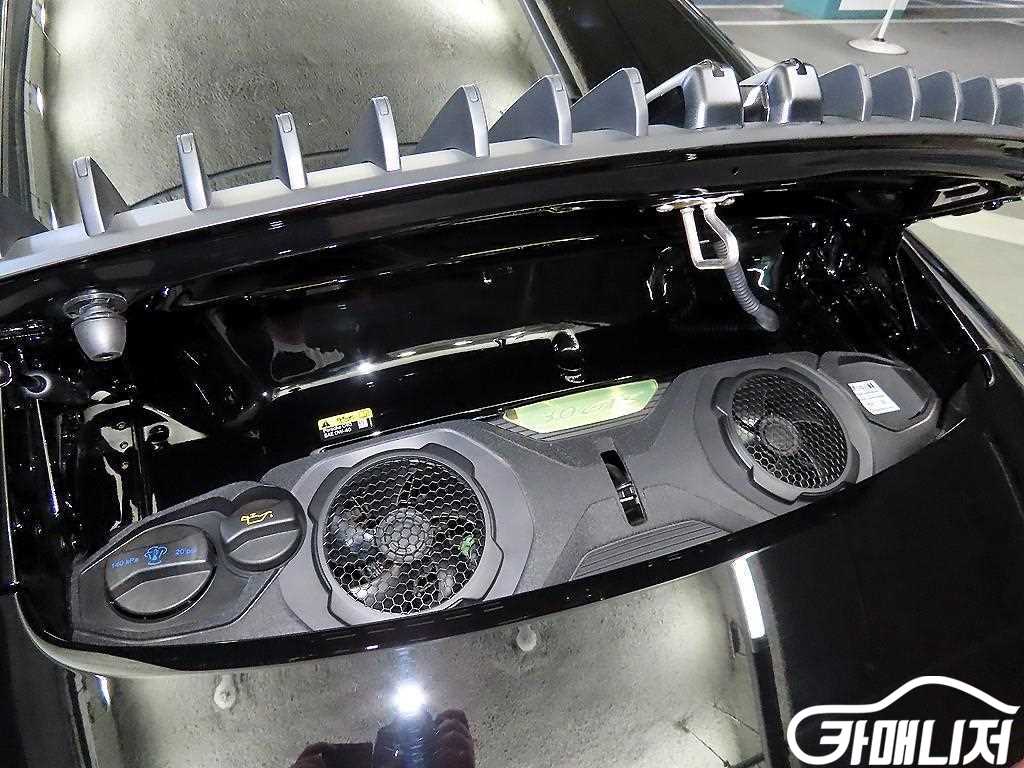 Porsche 911 Carrera 4 GTS thumbnail 19