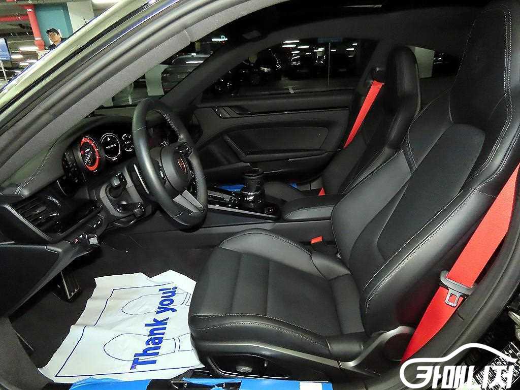 Porsche 911 Carrera 4 GTS thumbnail 6