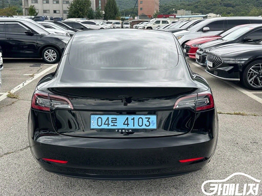 Tesla Model 3 Standard Reinji Peulreoseu thumbnail 5