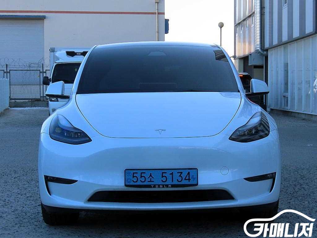 Tesla Model Y Rong Reinji