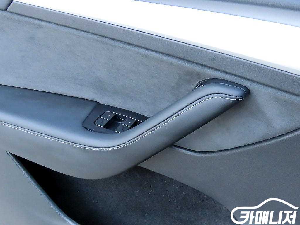 Tesla Model Y Rong Reinji thumbnail 11