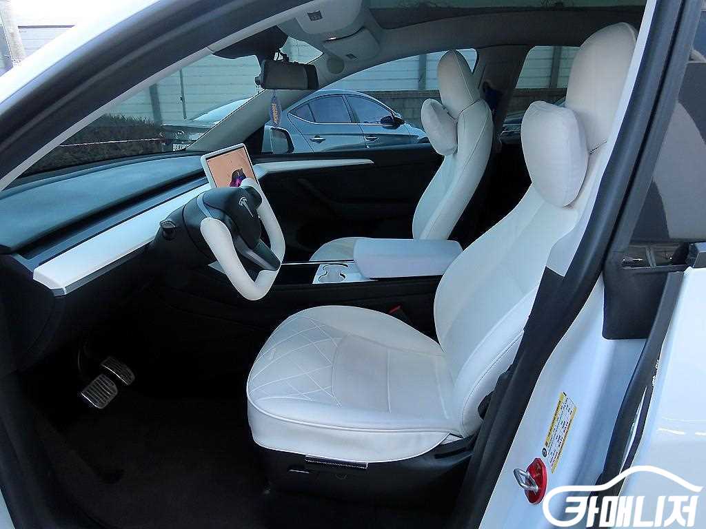 Tesla Model Y Rong Reinji thumbnail 6