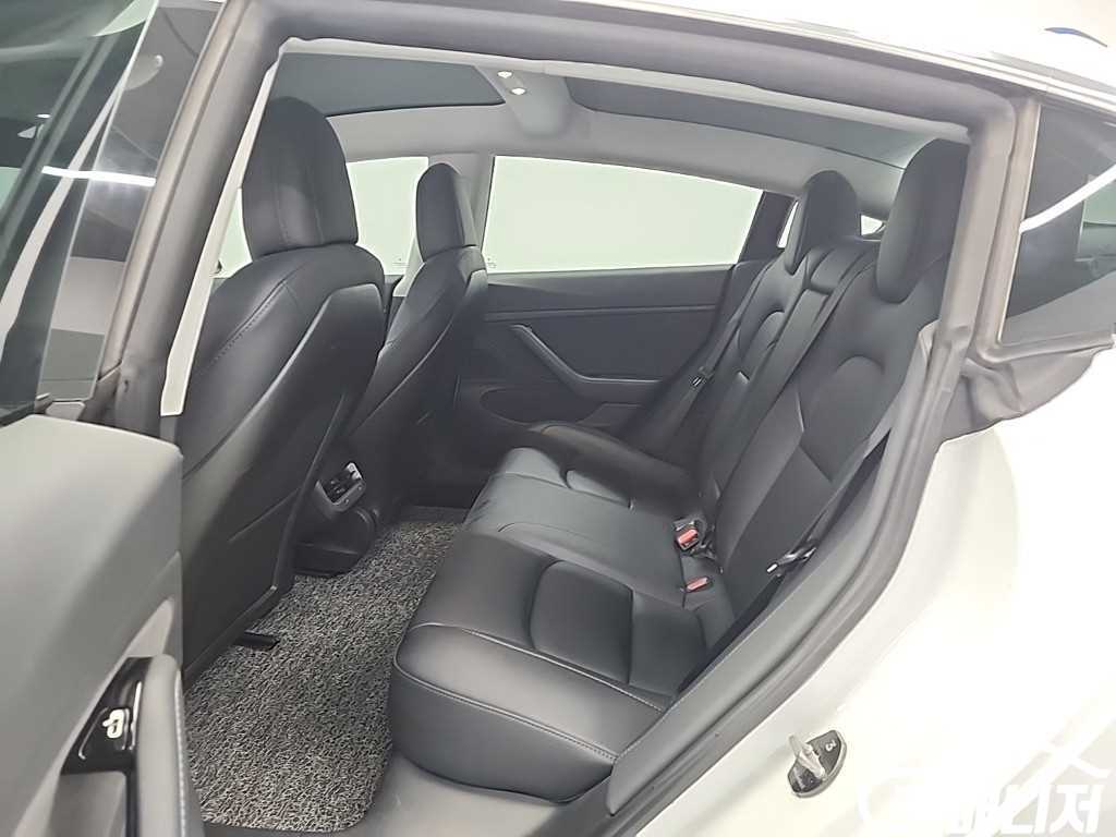 Tesla Model 3 Rong Reinji thumbnail 12