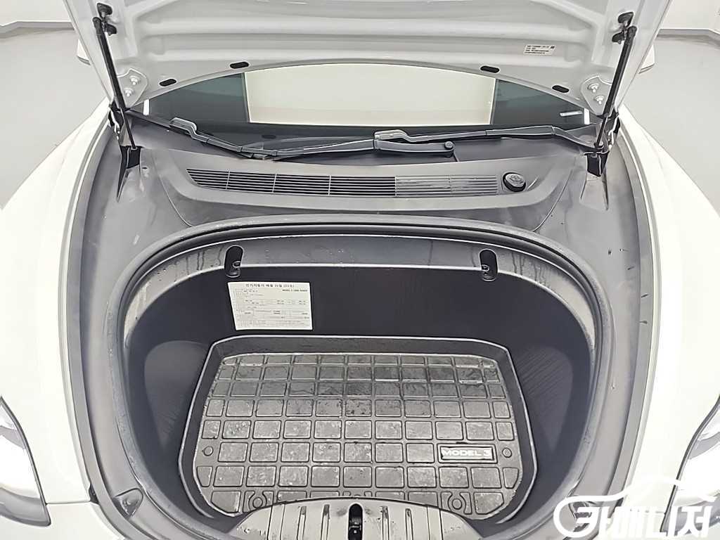 Tesla Model 3 Rong Reinji thumbnail 5