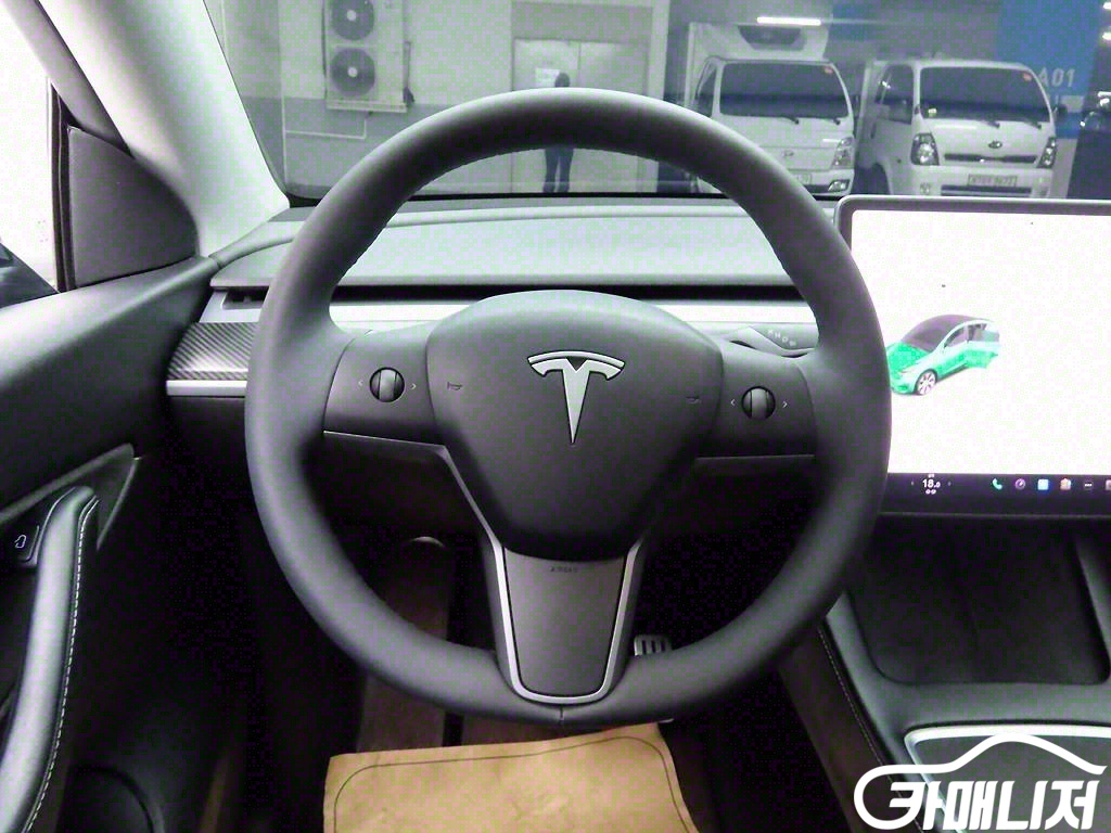 Tesla Model Y Standard Reinji thumbnail 6