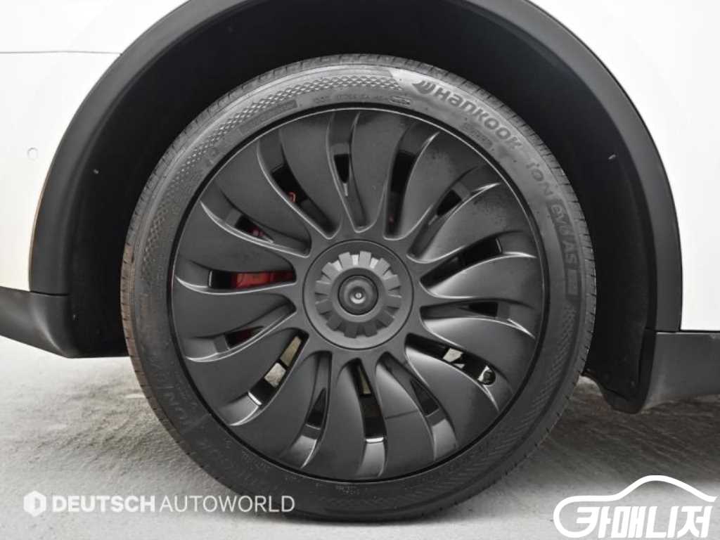 Tesla Model Y Rong Reinji thumbnail 6