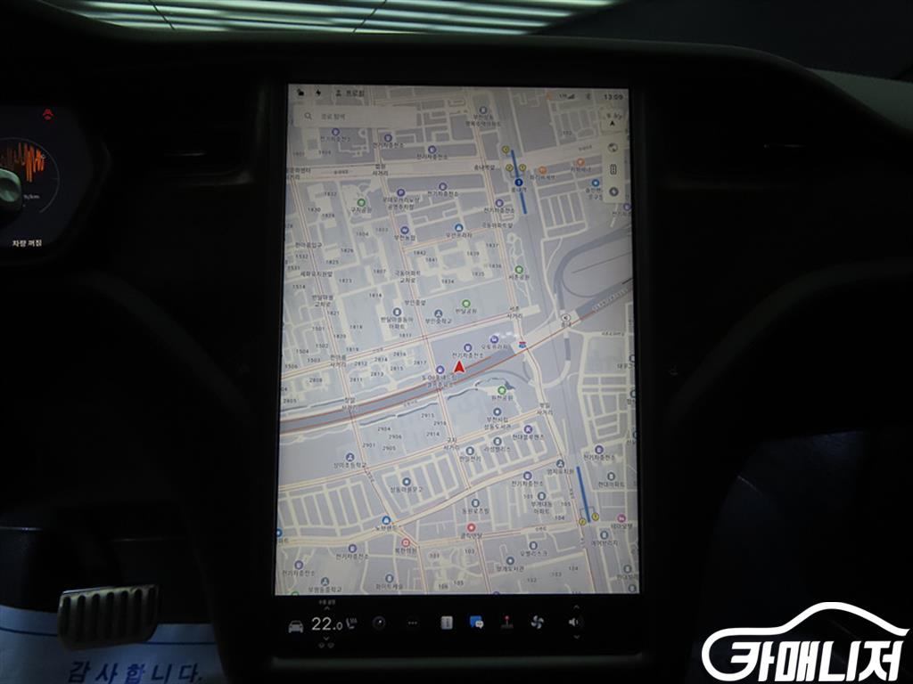 Tesla Model X 75D thumbnail 13