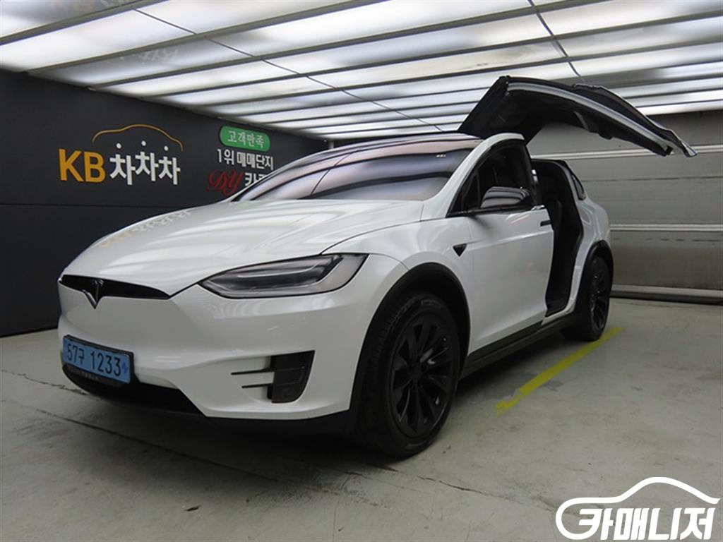 Tesla Model X 75D thumbnail 15
