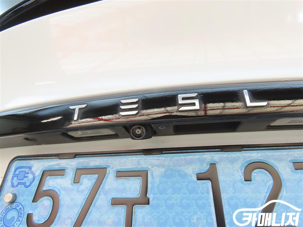 Tesla Model X 75D thumbnail 16