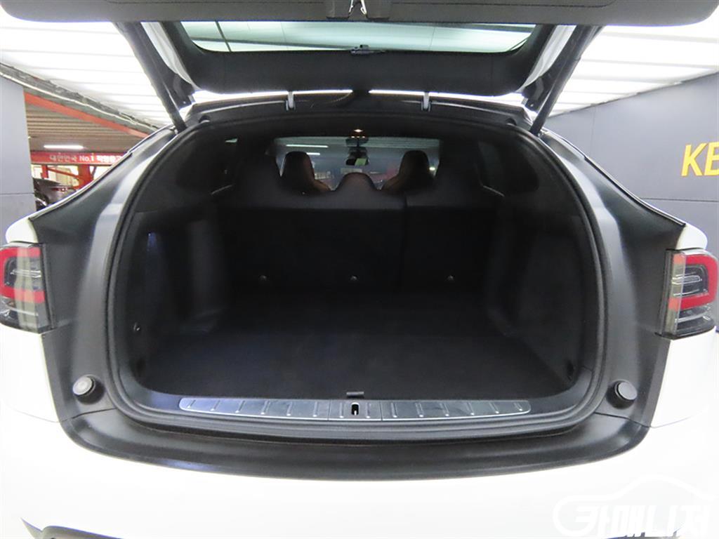 Tesla Model X 75D thumbnail 18