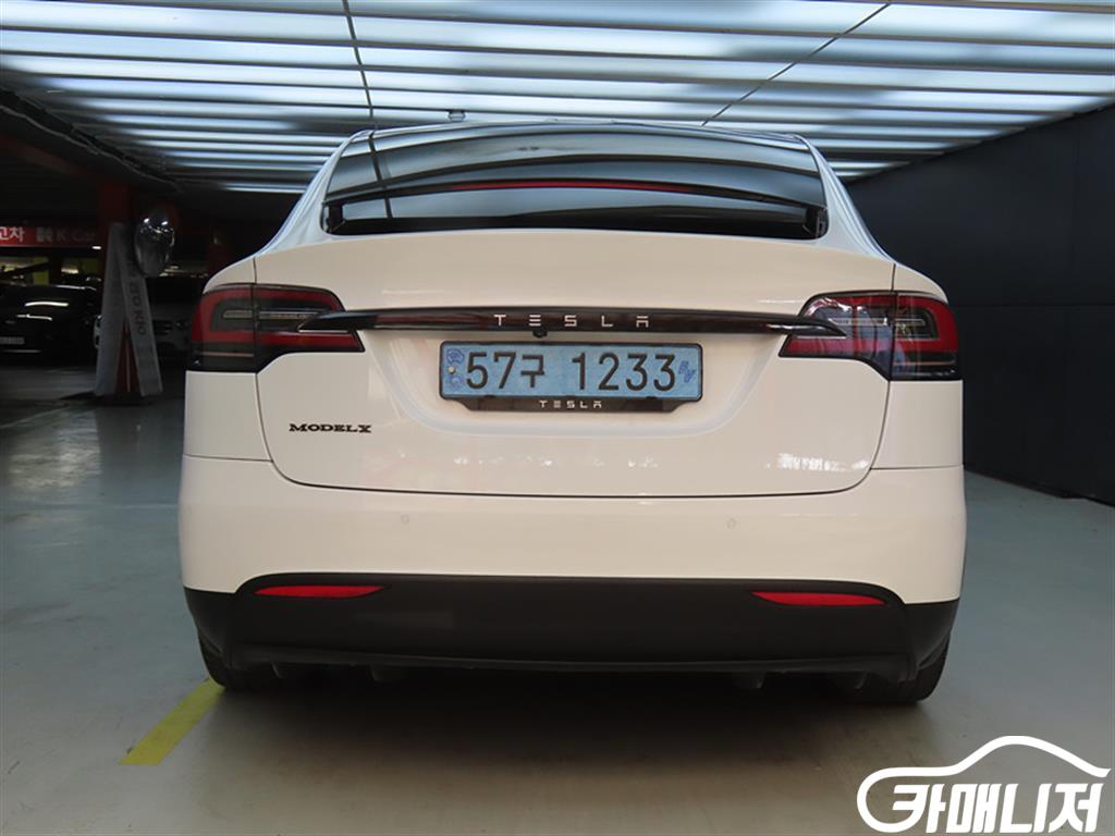 Tesla Model X 75D thumbnail 3