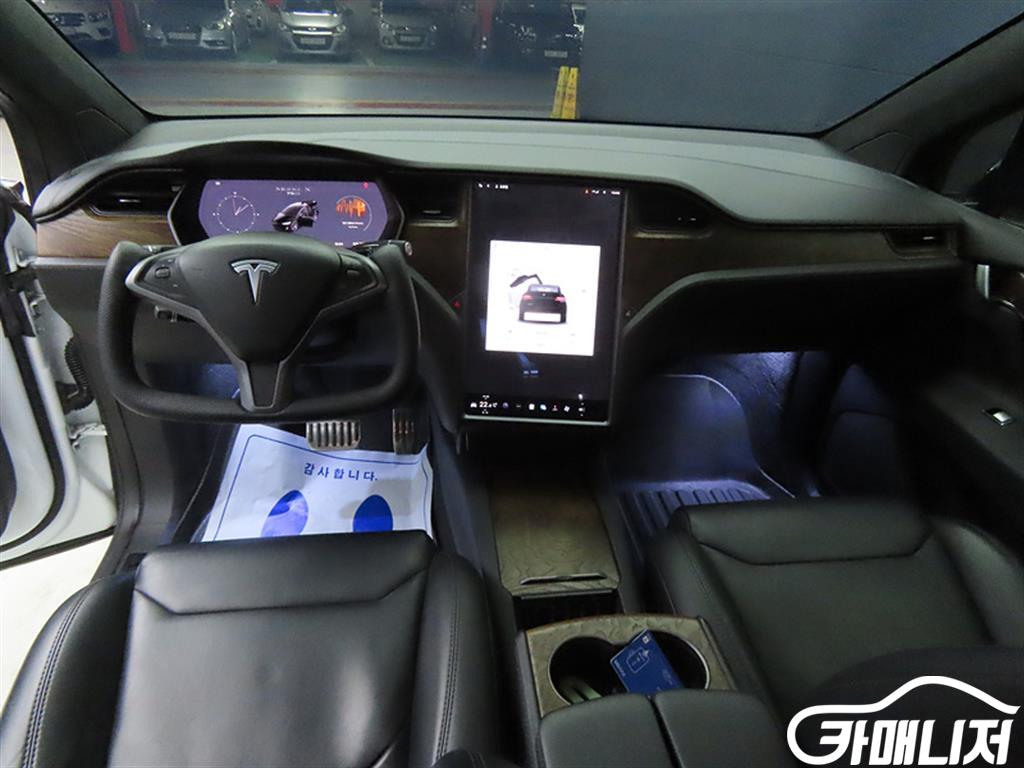 Tesla Model X 75D thumbnail 7