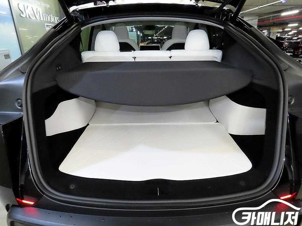 Tesla Model Y RWD thumbnail 16