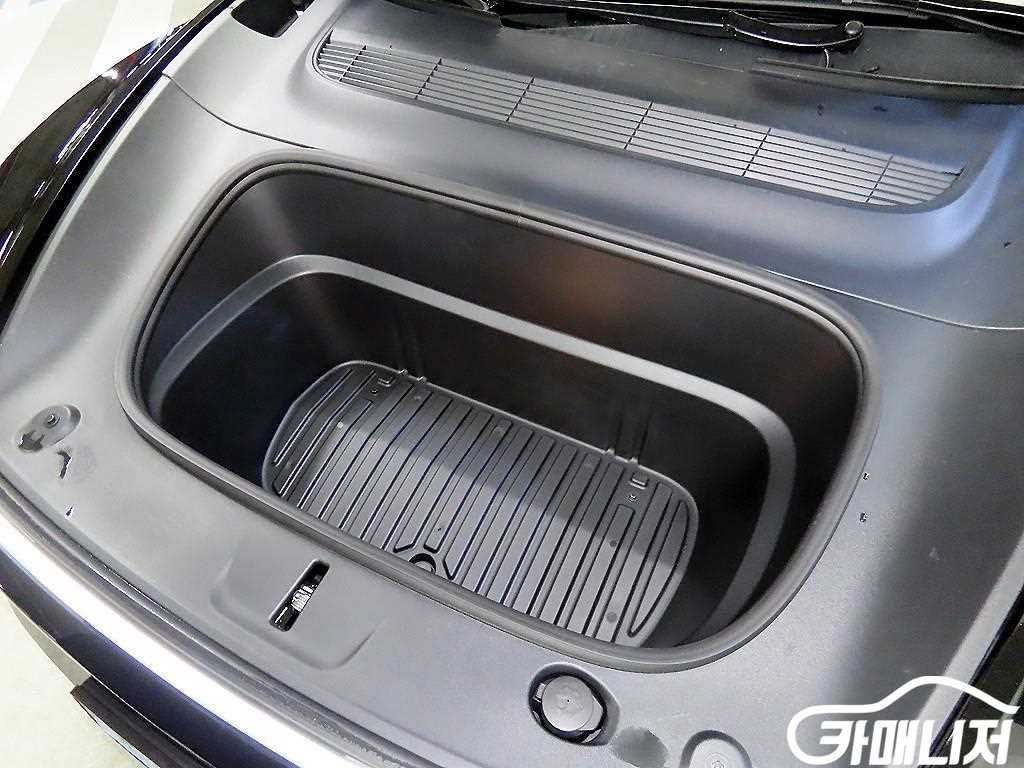 Tesla Model Y RWD thumbnail 19