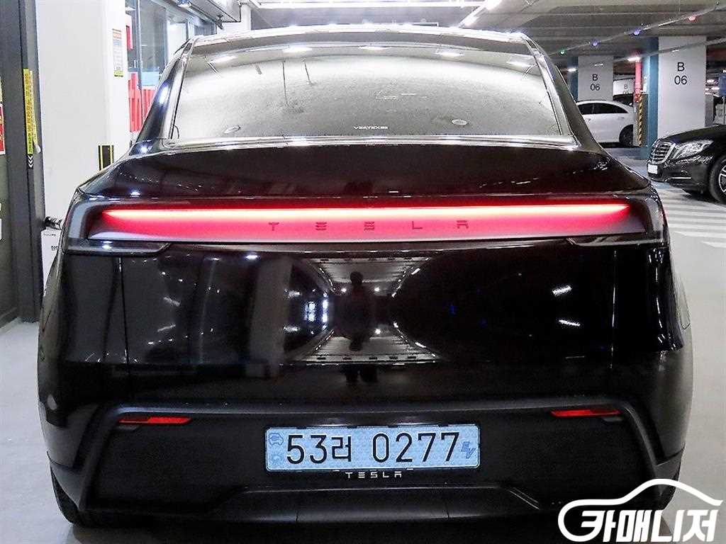 Tesla Model Y RWD thumbnail 5